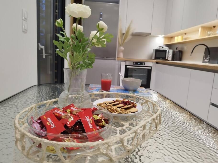 Floral Home 1 - Ground Floor Apt With Courtyard And Private Parking! Атина Екстериор снимка