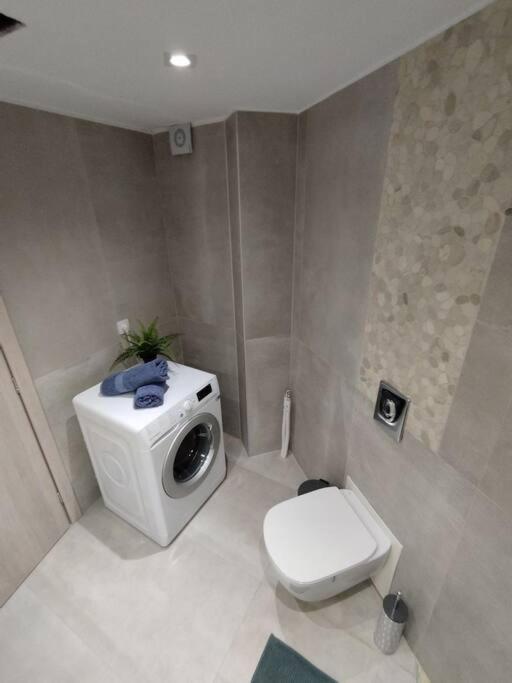 Floral Home 1 - Ground Floor Apt With Courtyard And Private Parking! Атина Екстериор снимка