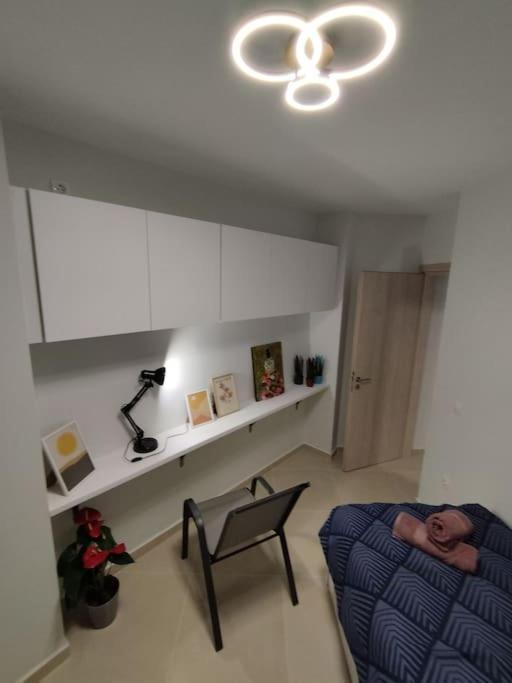 Floral Home 1 - Ground Floor Apt With Courtyard And Private Parking! Атина Екстериор снимка