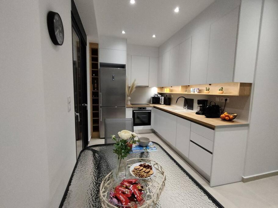 Floral Home 1 - Ground Floor Apt With Courtyard And Private Parking! Атина Екстериор снимка