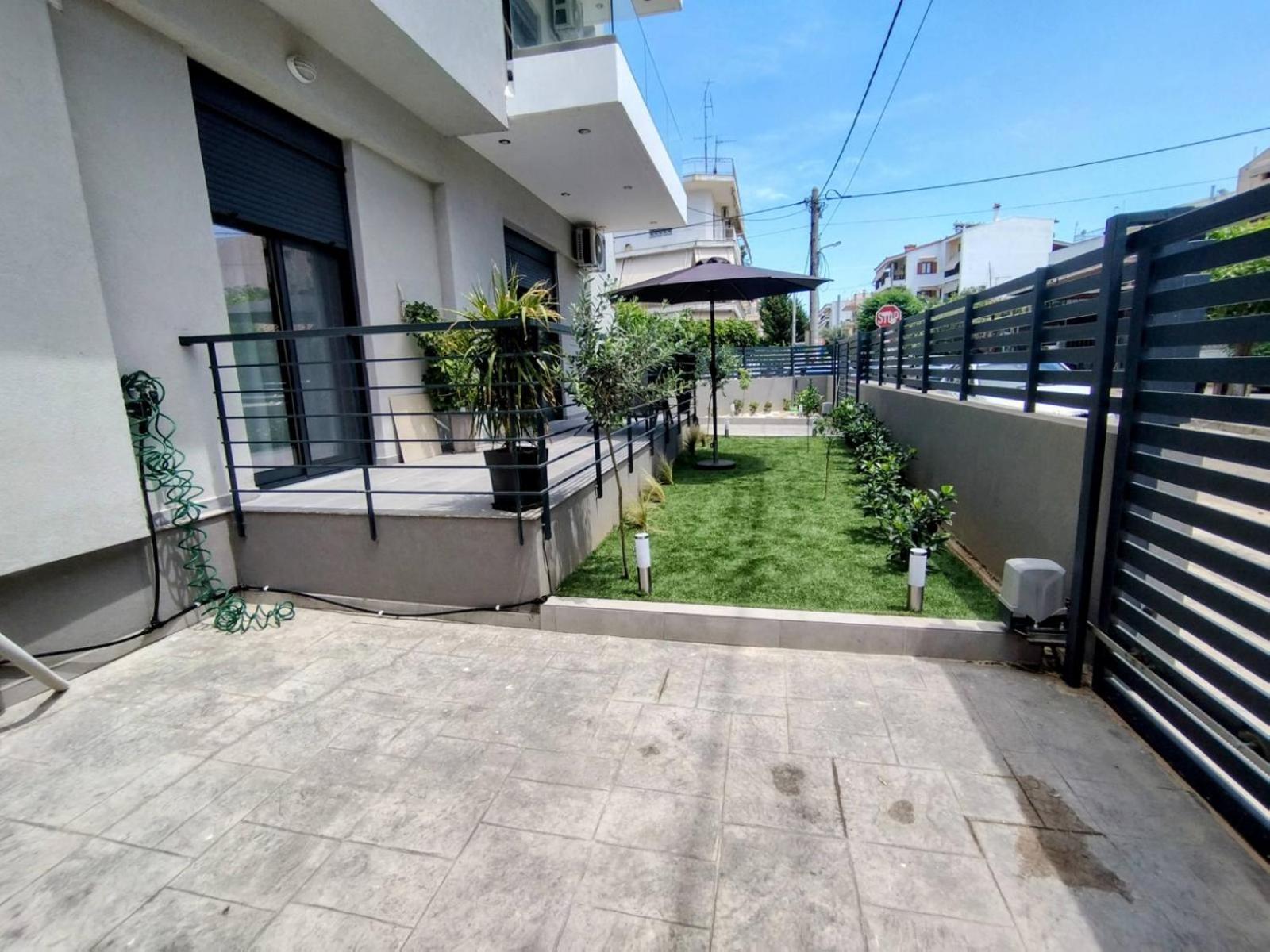 Floral Home 1 - Ground Floor Apt With Courtyard And Private Parking! Атина Екстериор снимка
