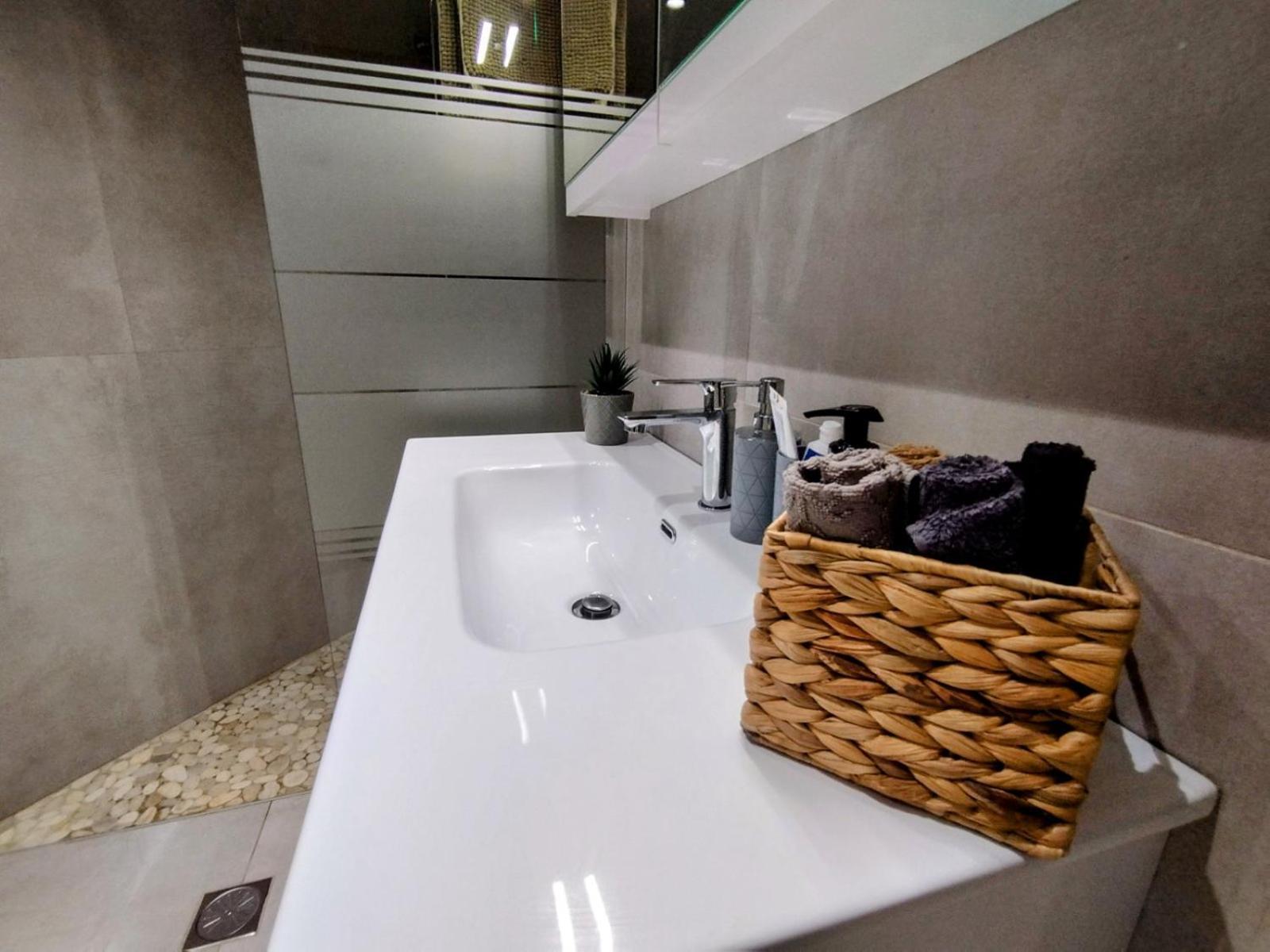 Floral Home 1 - Ground Floor Apt With Courtyard And Private Parking! Атина Екстериор снимка