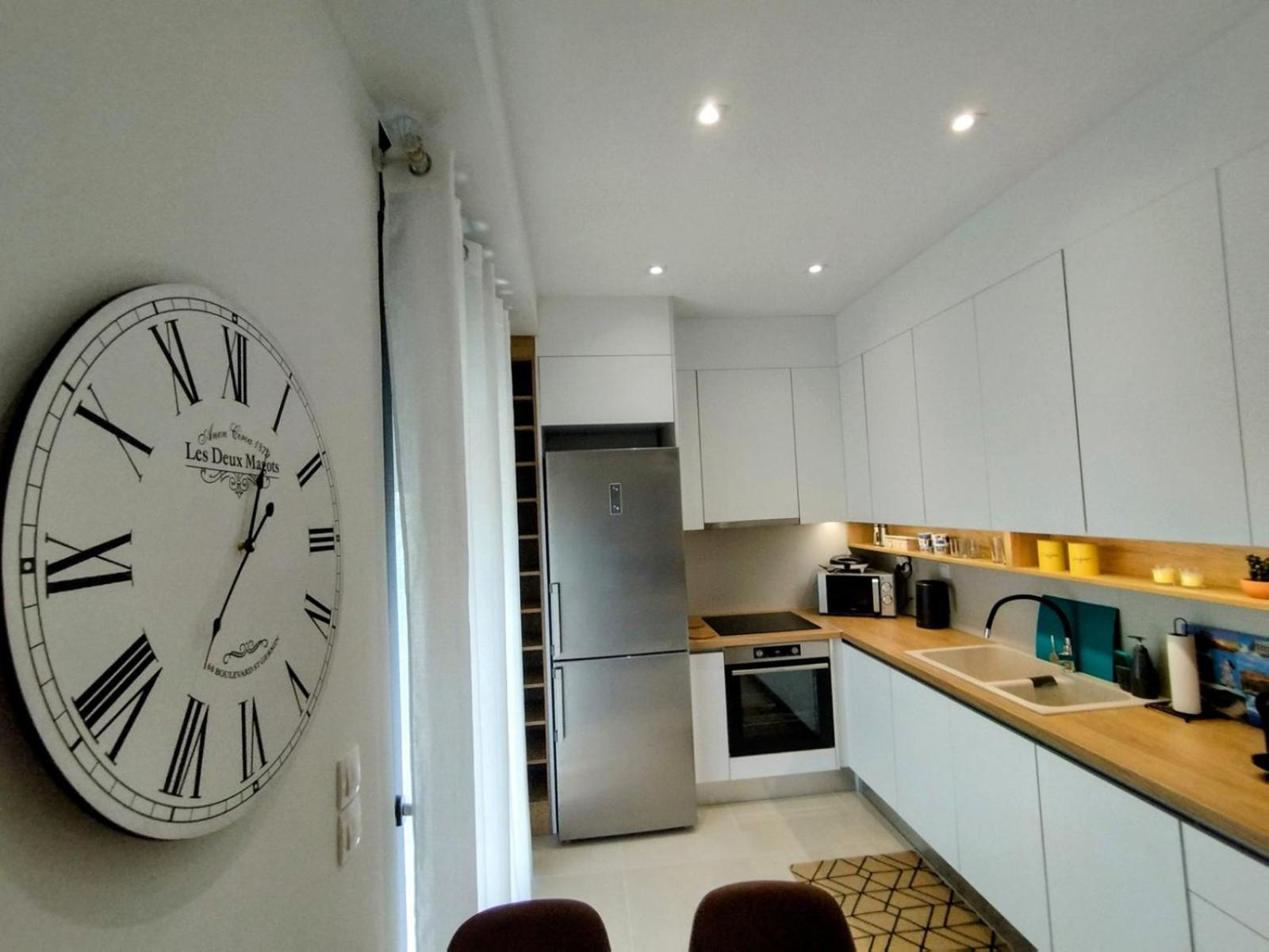 Floral Home 1 - Ground Floor Apt With Courtyard And Private Parking! Атина Екстериор снимка