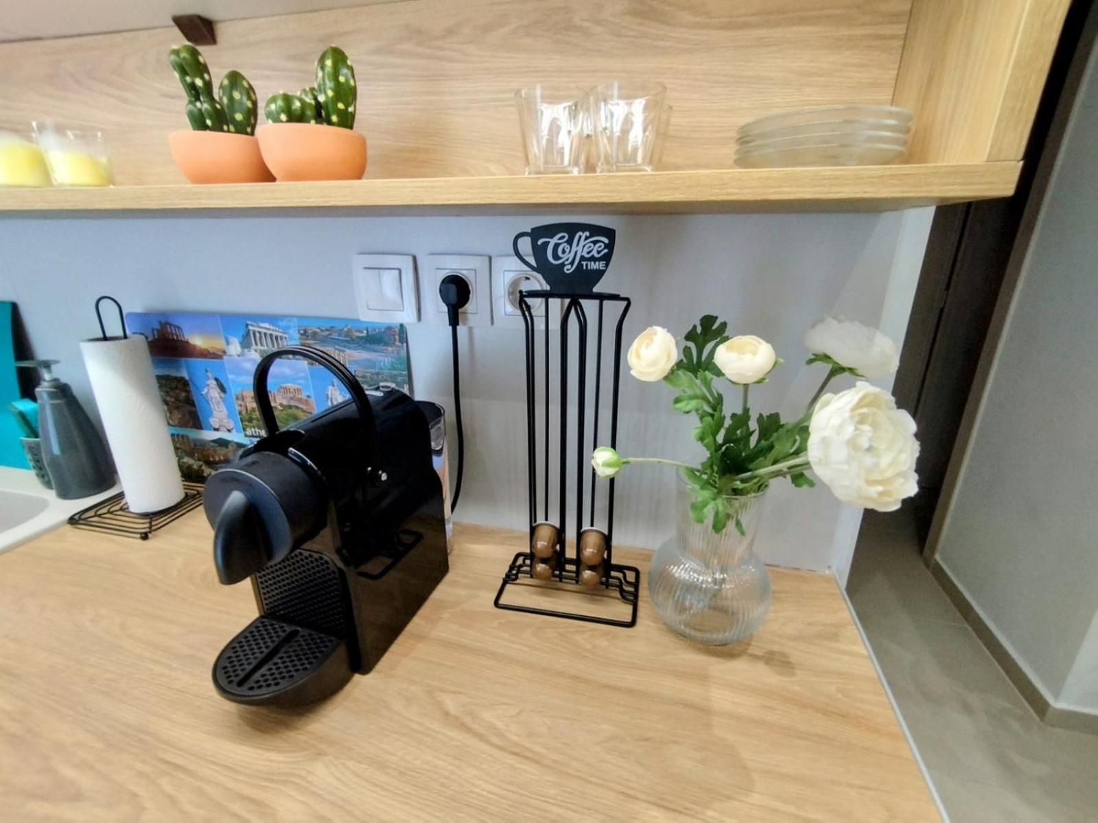 Floral Home 1 - Ground Floor Apt With Courtyard And Private Parking! Атина Екстериор снимка