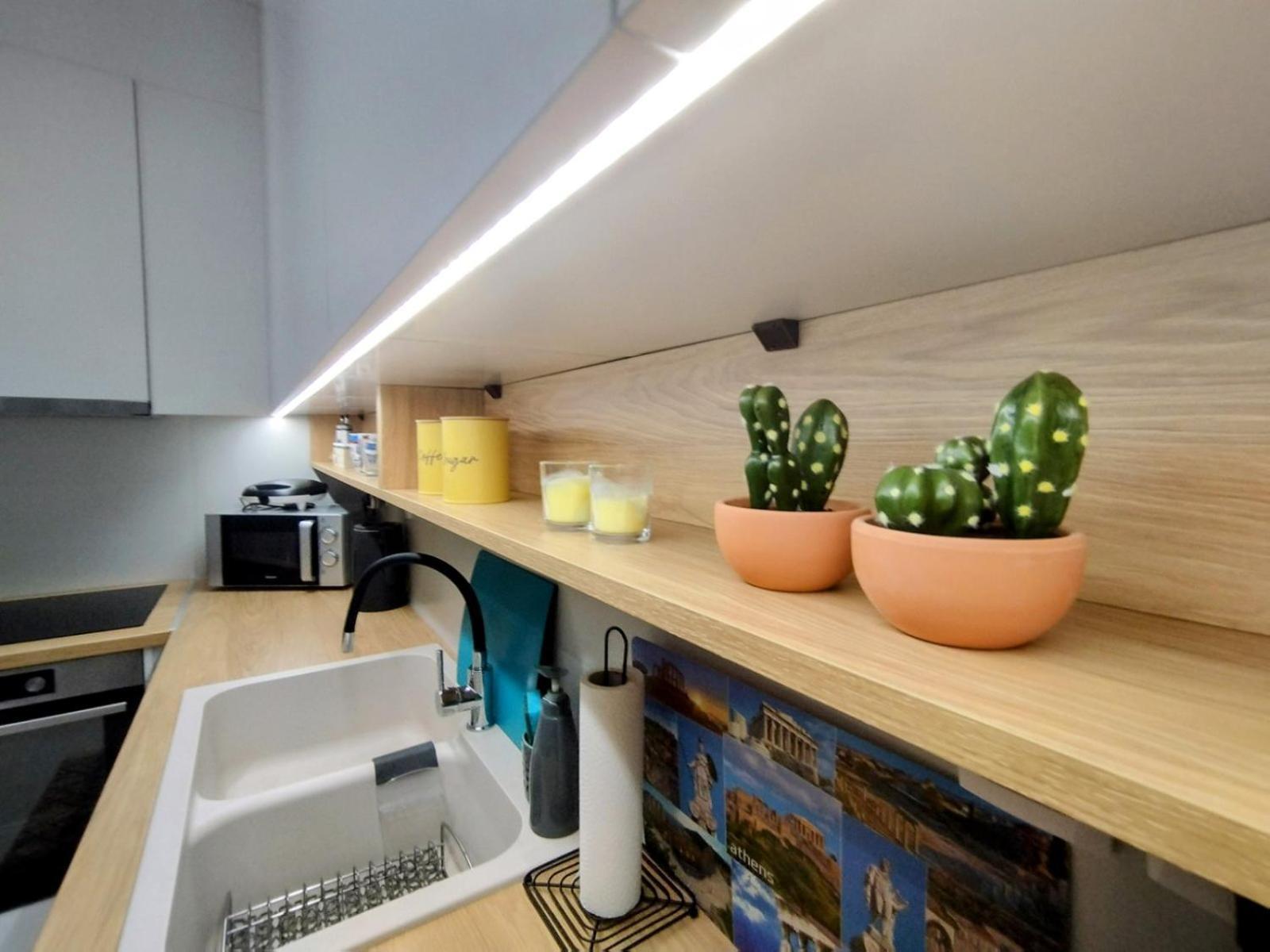 Floral Home 1 - Ground Floor Apt With Courtyard And Private Parking! Атина Екстериор снимка