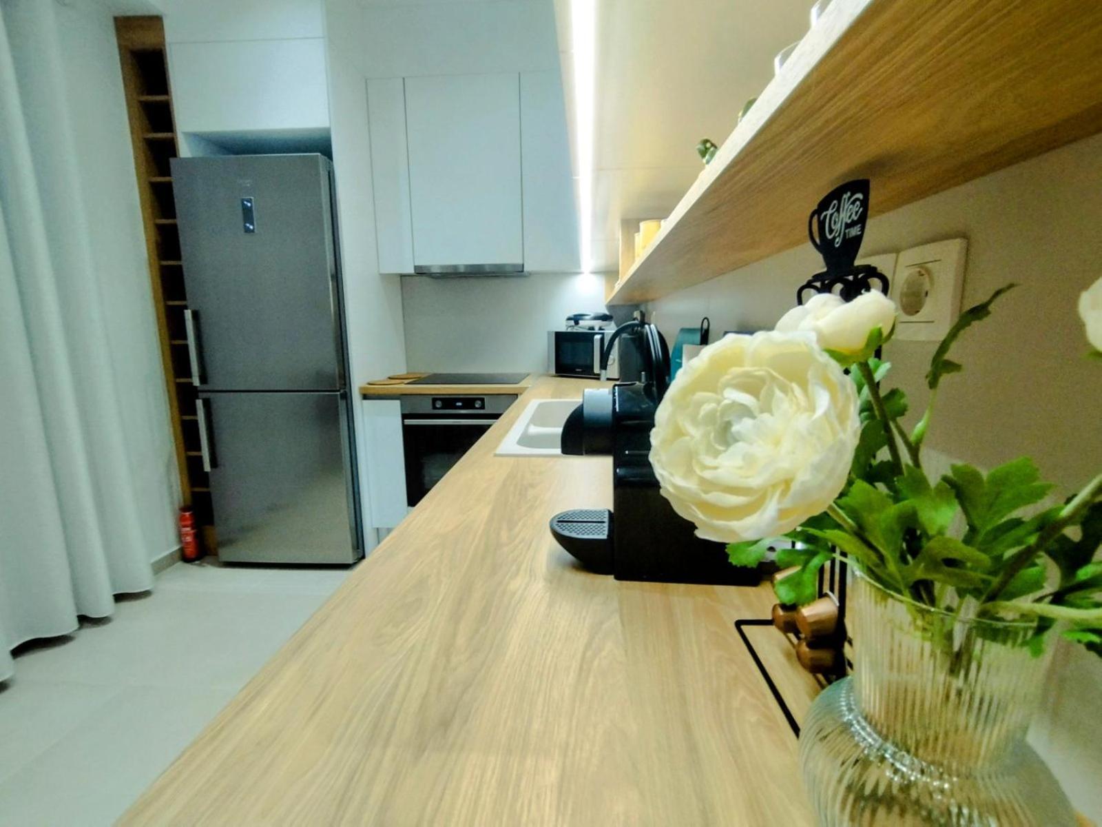 Floral Home 1 - Ground Floor Apt With Courtyard And Private Parking! Атина Екстериор снимка