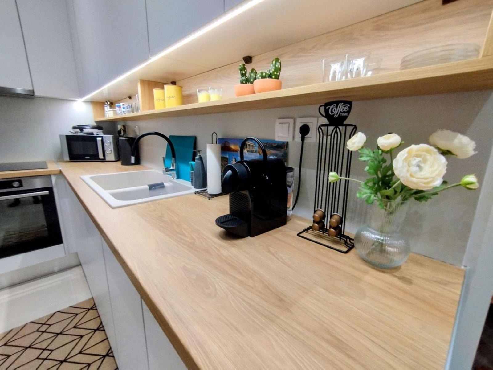 Floral Home 1 - Ground Floor Apt With Courtyard And Private Parking! Атина Екстериор снимка