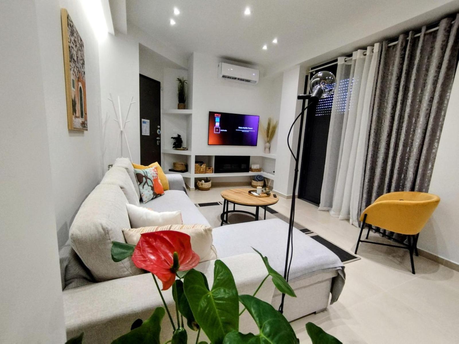 Floral Home 1 - Ground Floor Apt With Courtyard And Private Parking! Атина Екстериор снимка