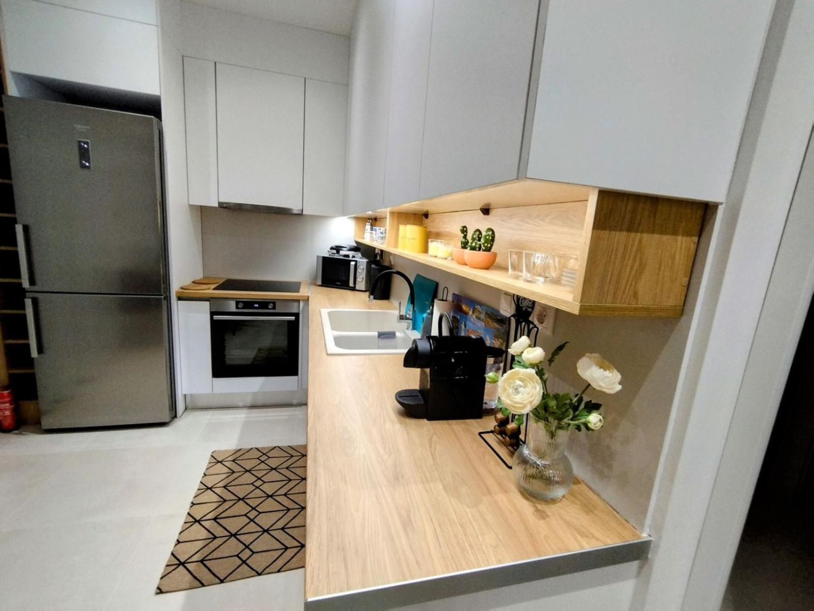 Floral Home 1 - Ground Floor Apt With Courtyard And Private Parking! Атина Екстериор снимка